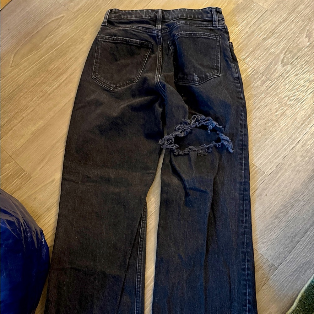 Abercrombie 90’s relaxed Jean High rise black size 26 R (2R)  distressed leg
